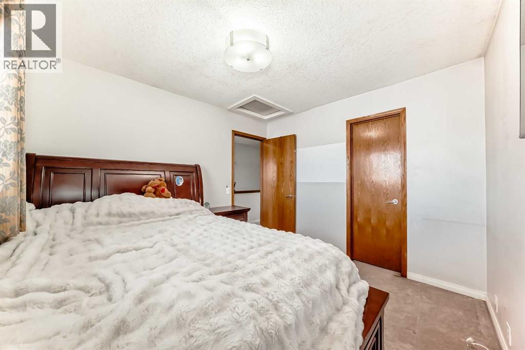 Single Family House for Sale in  Eldorado Close NE Monterey Park Calgary 