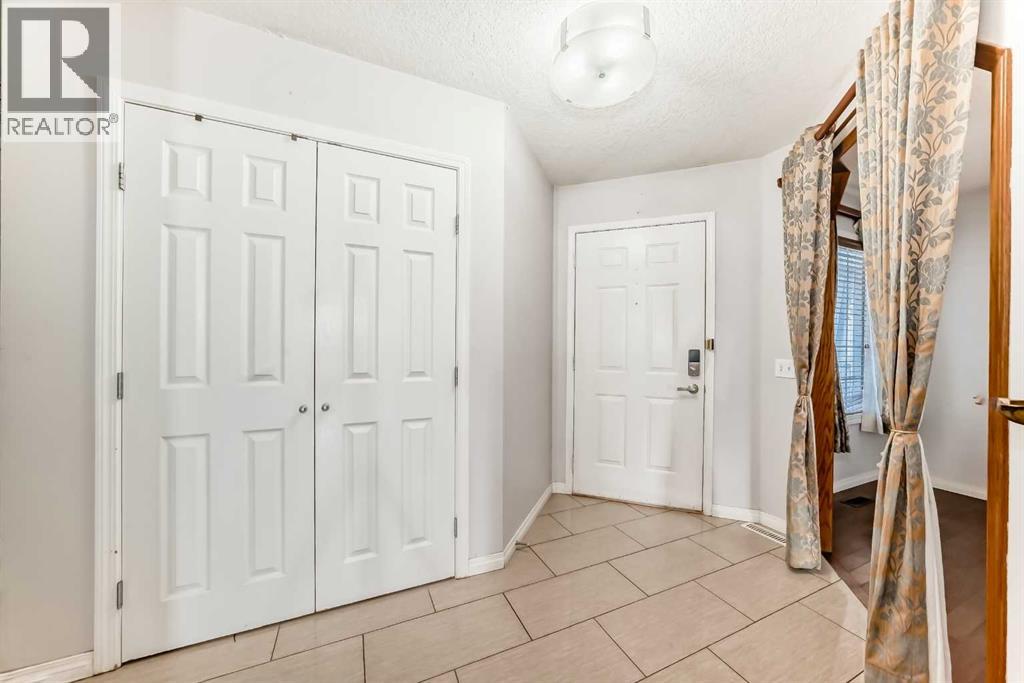 Single Family House for Sale in  Eldorado Close NE Monterey Park Calgary 