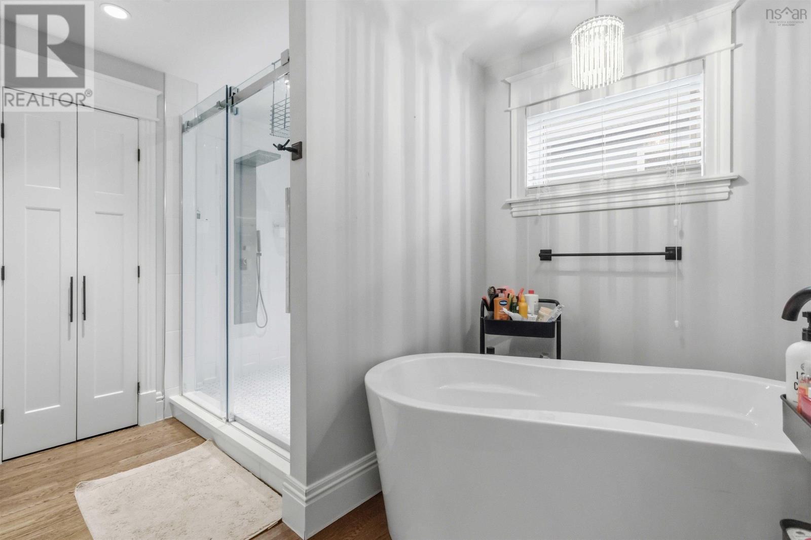 Property 21 of 40 of 60 Amesbury Gate