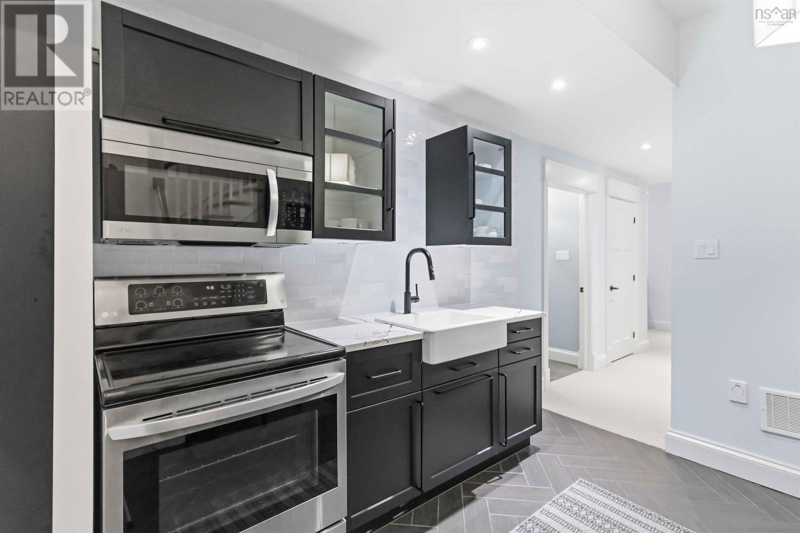 60 AMESBURY GATE - 31