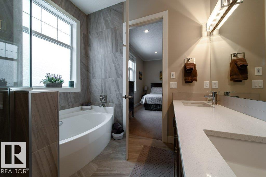 #19 20425 93 AV NW - 17