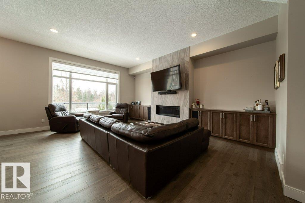 #19 20425 93 AV NW - 19