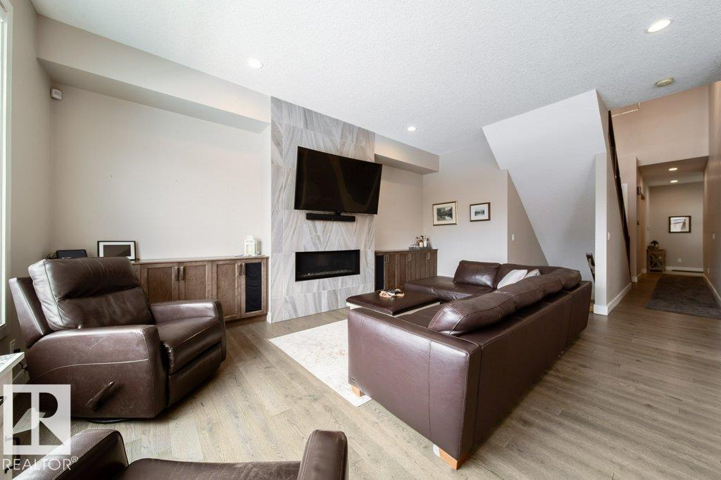 #19 20425 93 AV NW - 21