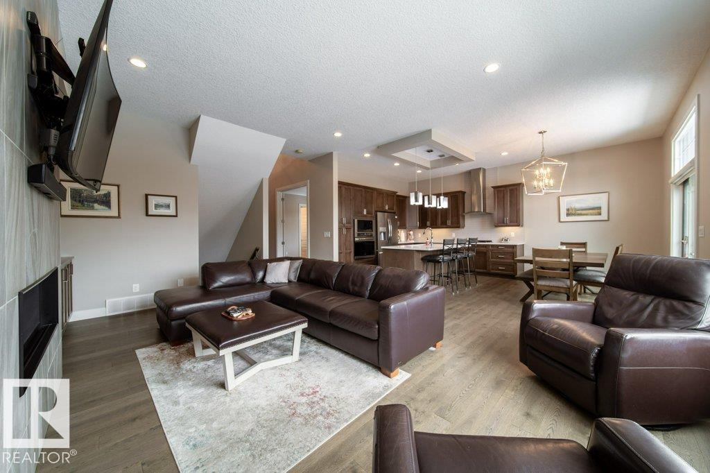 #19 20425 93 AV NW - 22
