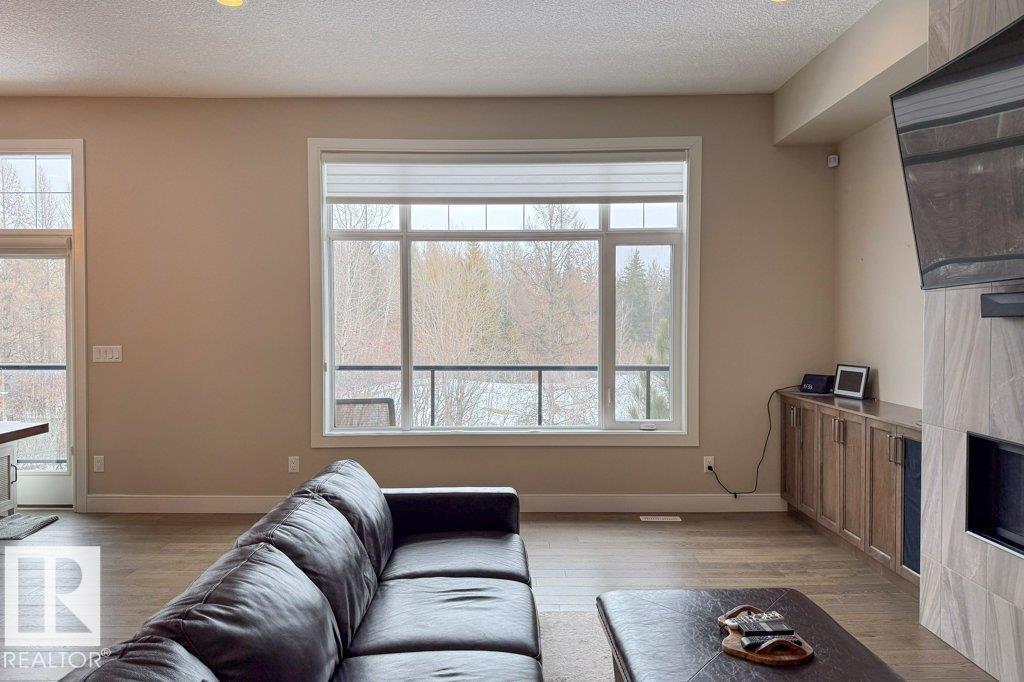 #19 20425 93 AV NW - 23