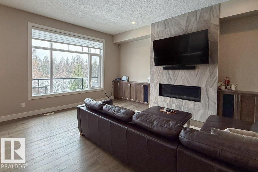 #19 20425 93 AV NW - 24