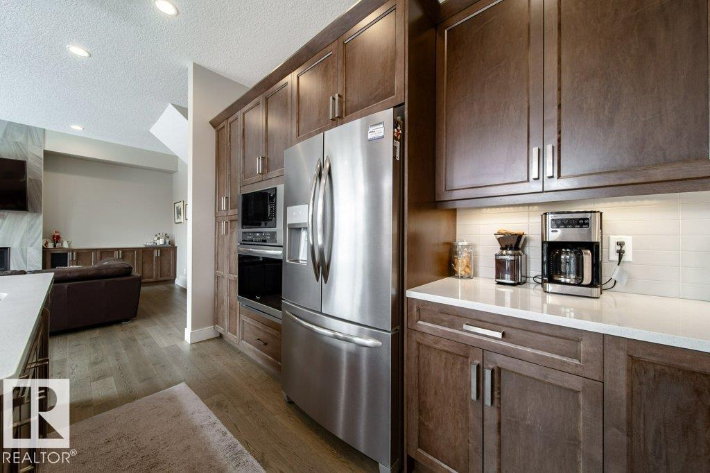#19 20425 93 AV NW - 31