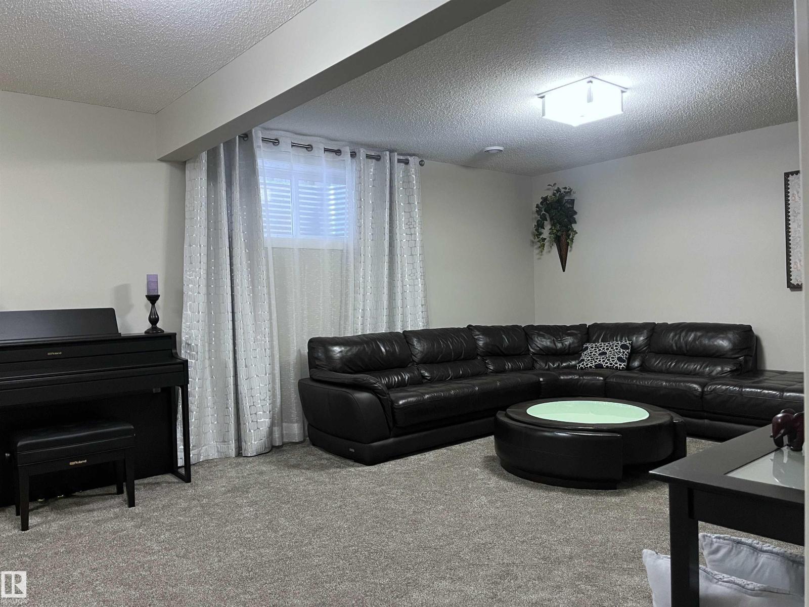 8504 216 ST NW, Edmonton