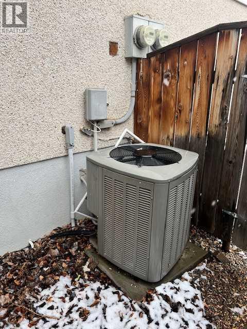 1105 AND 1107 11 STREET S - 37