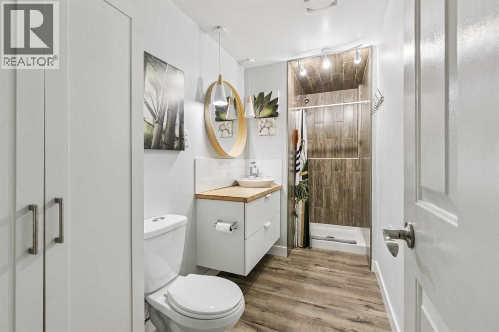 Single Family House 4 Level for Sale in  Somerset Drive SW Somerset Calgary 