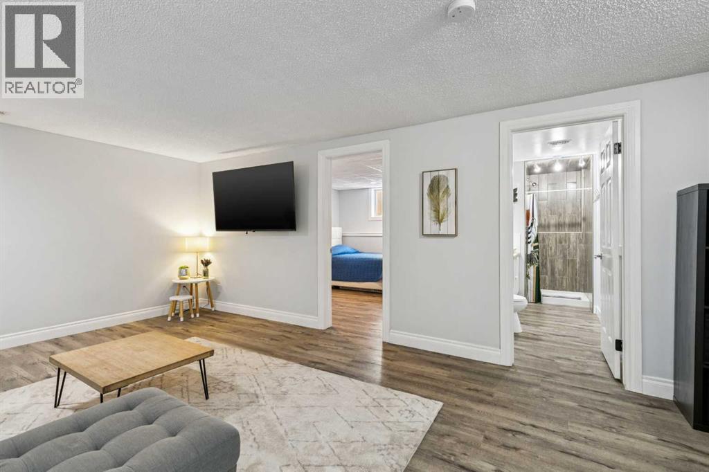 Single Family House 4 Level for Sale in  Somerset Drive SW Somerset Calgary 