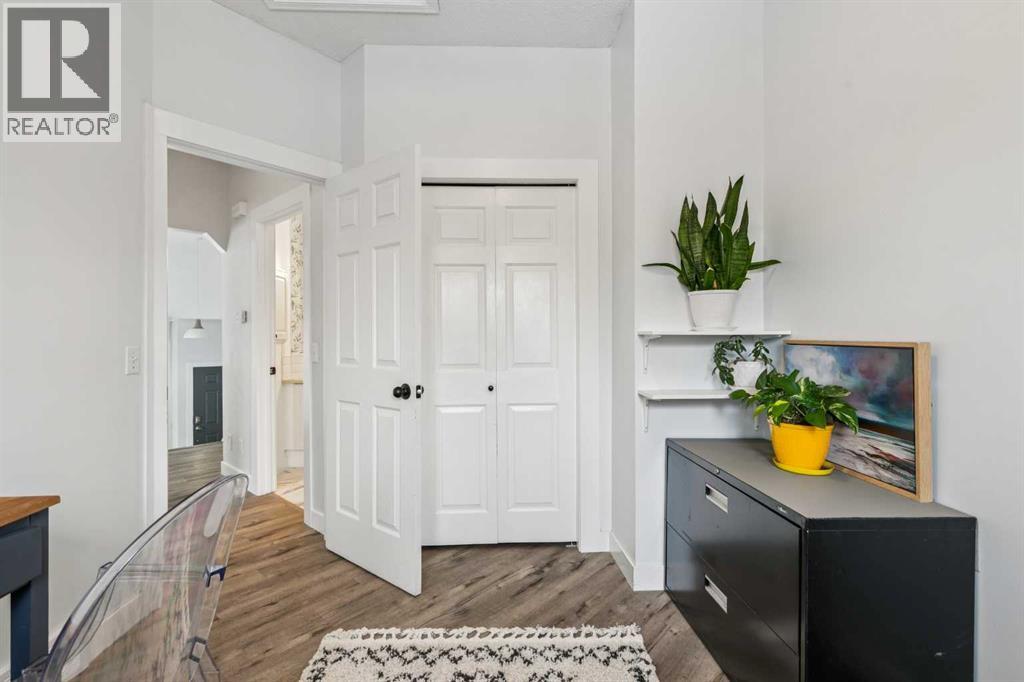 Single Family House 4 Level for Sale in  Somerset Drive SW Somerset Calgary 