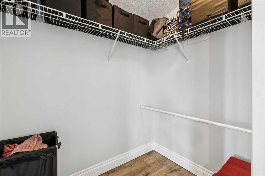 Single Family House 4 Level for Sale in  Somerset Drive SW Somerset Calgary 