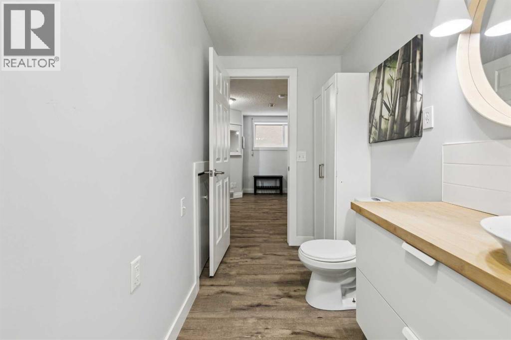 Single Family House 4 Level for Sale in  Somerset Drive SW Somerset Calgary 