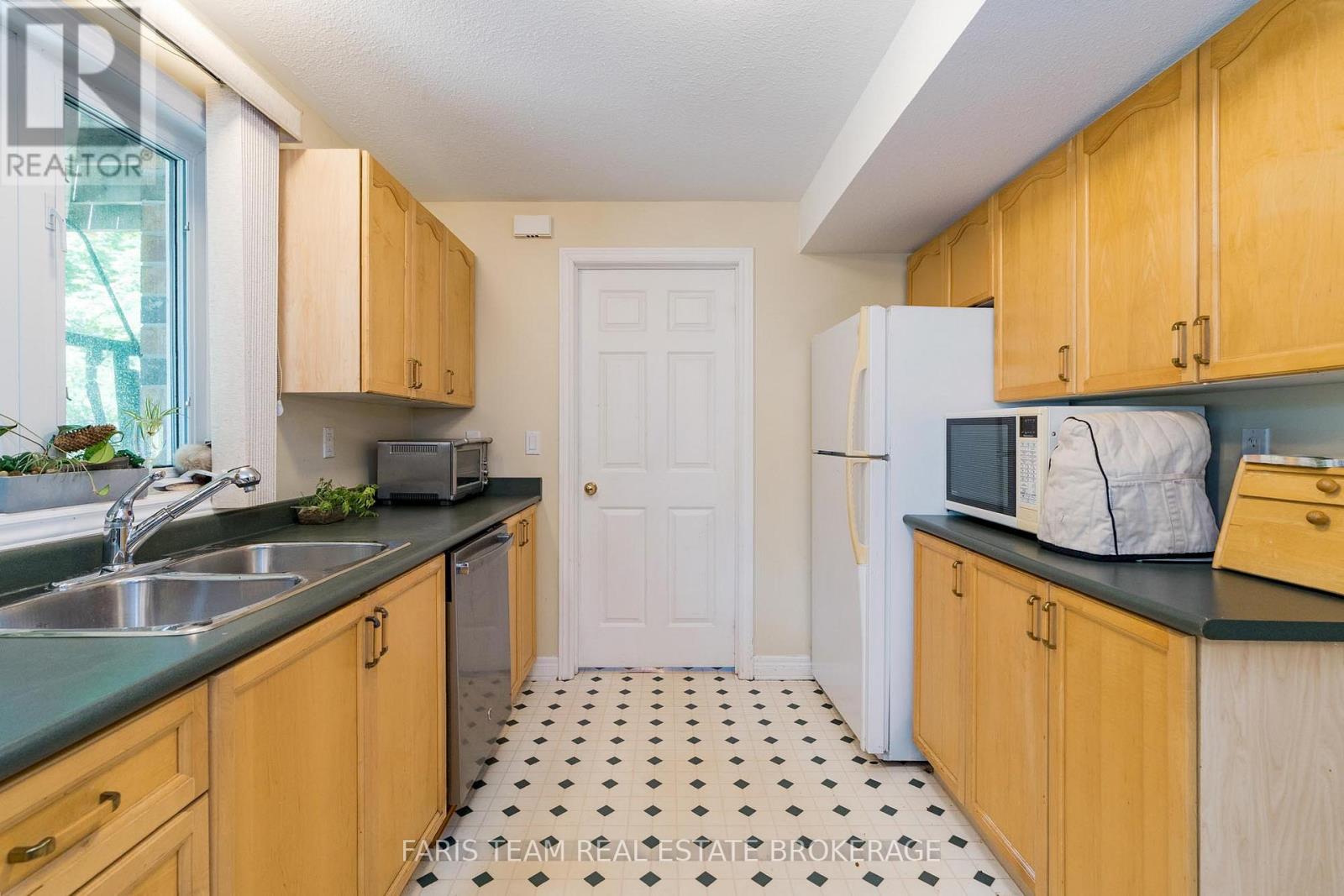 21 FOREST HILL DRIVE - 28