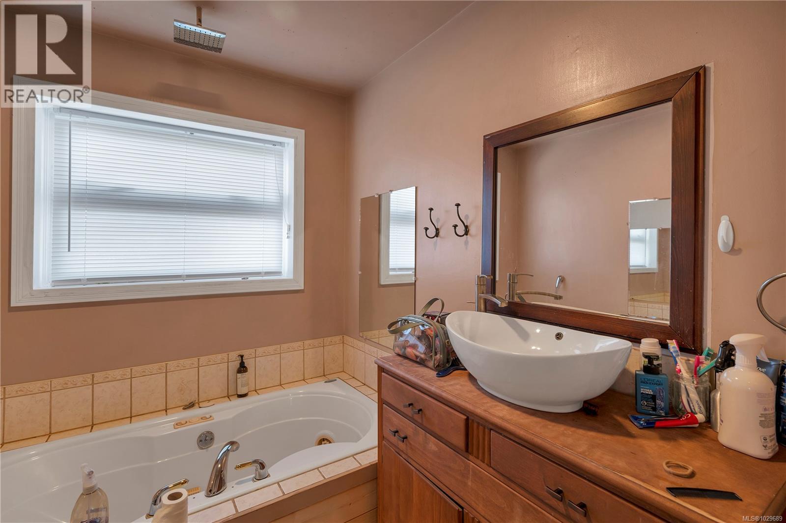 4005 Island Hwy S, Campbell River