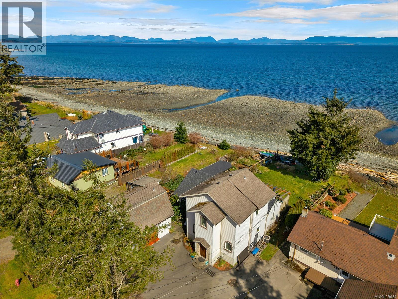 4005 Island Hwy S - 4