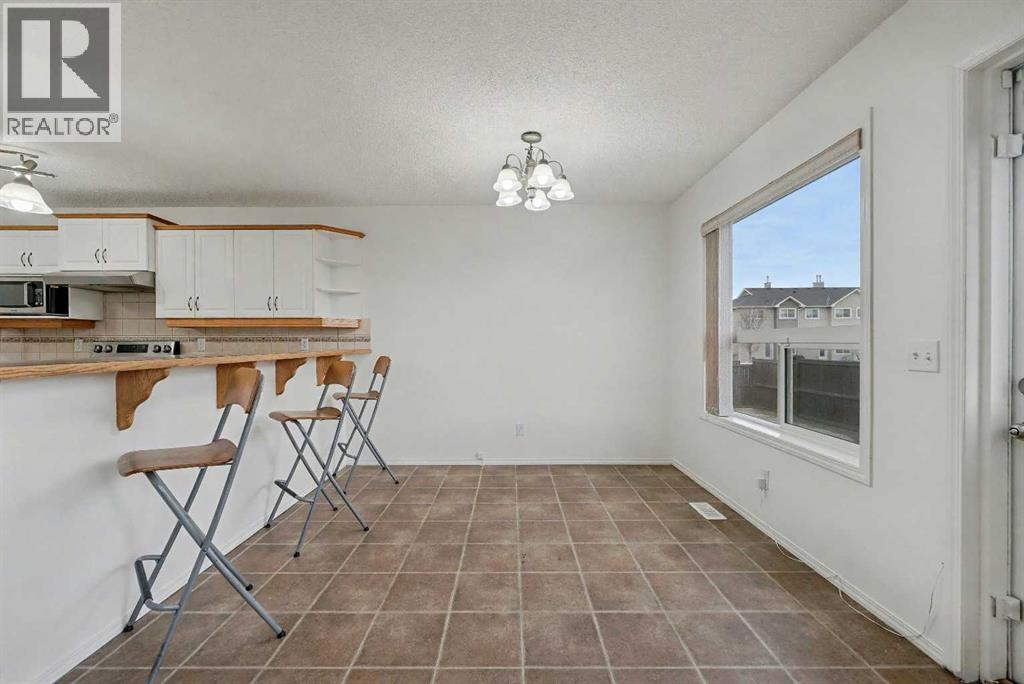 12 TARAWOOD GROVE NE - 14