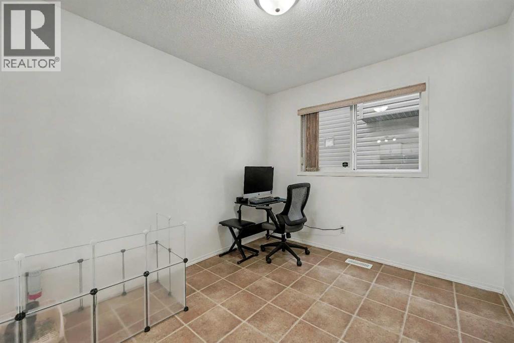 12 TARAWOOD GROVE NE - 11