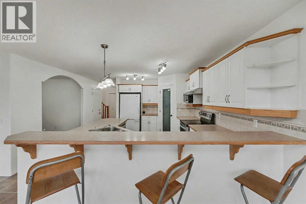12 TARAWOOD GROVE NE - 16