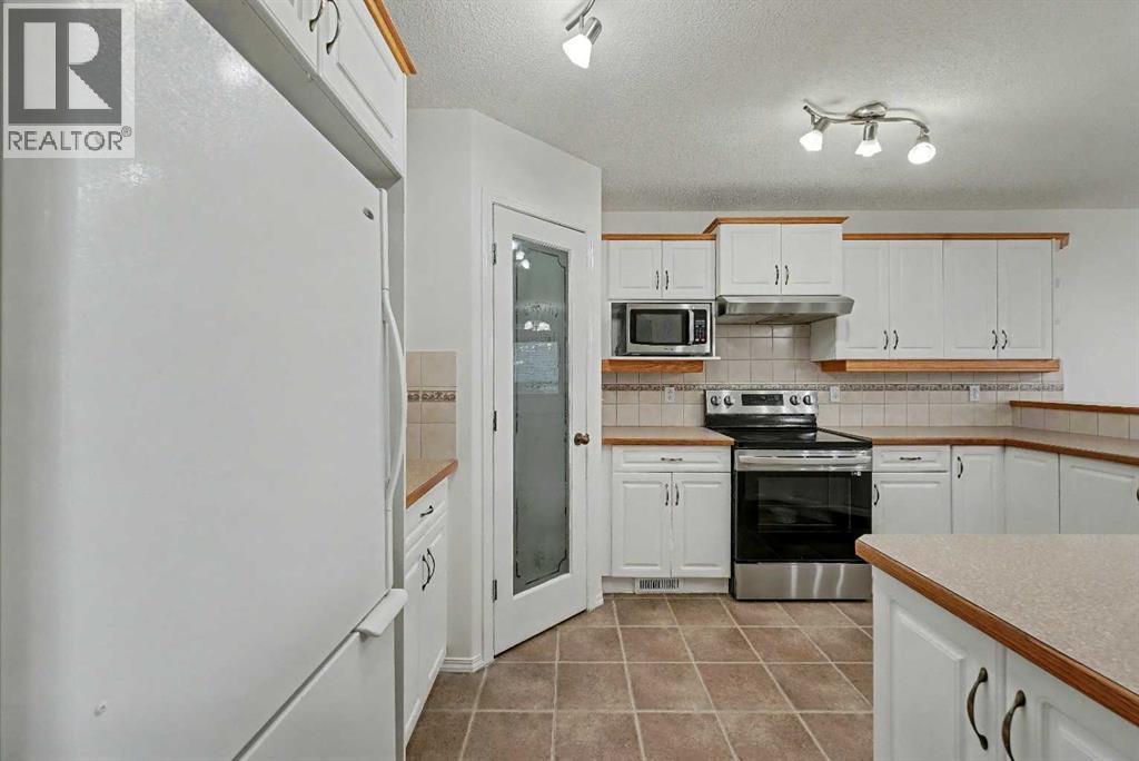 12 TARAWOOD GROVE NE - 8
