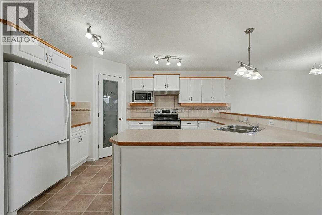 12 TARAWOOD GROVE NE - 7