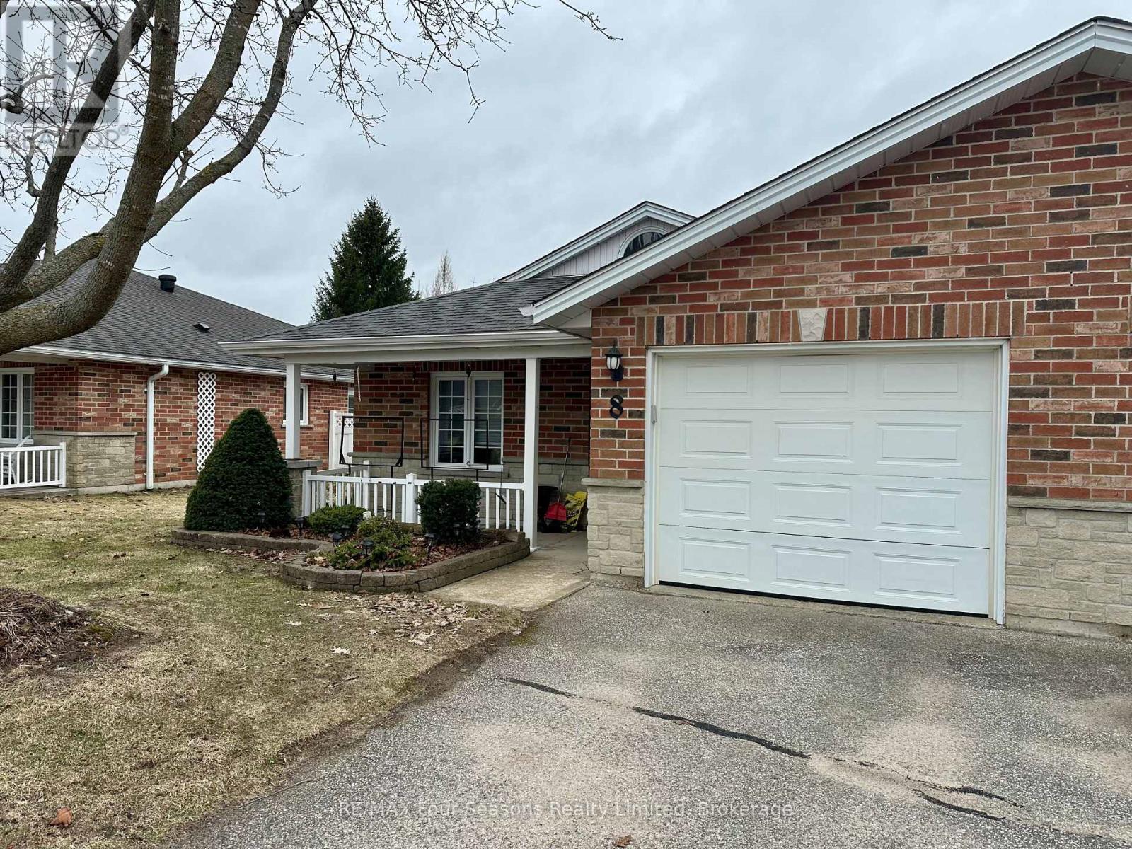 8 - 275 HURON STREET