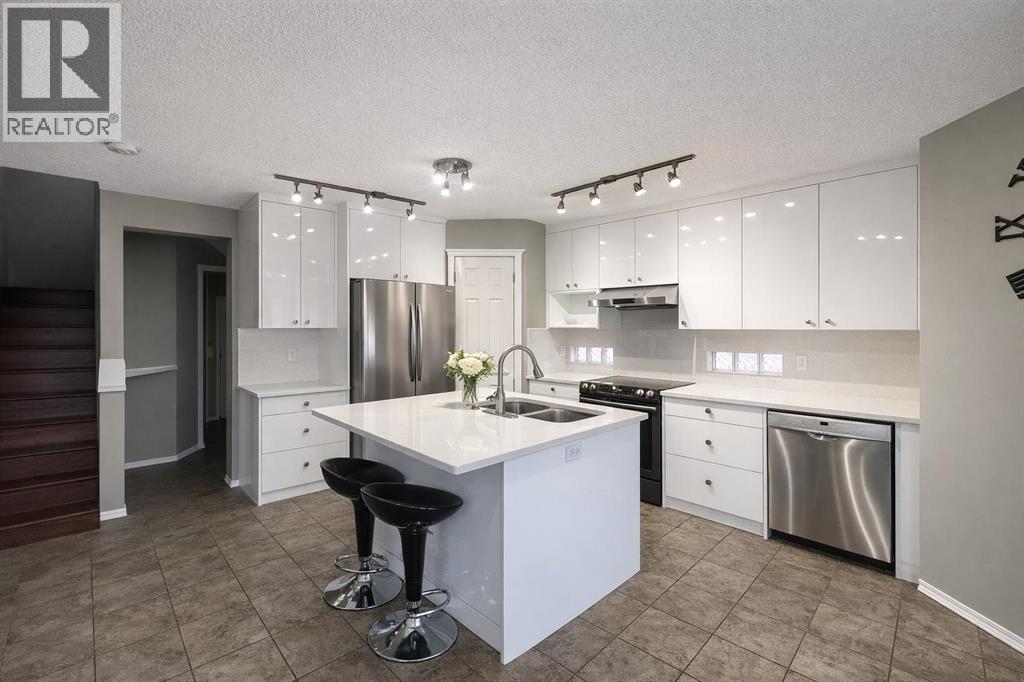 Single Family House for Sale in  Country Hills Heights NW Country Hills Calgary 