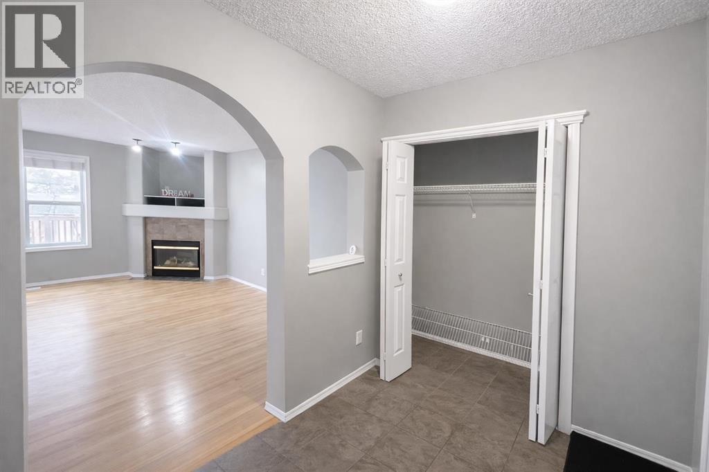 Single Family House for Sale in  Country Hills Heights NW Country Hills Calgary 