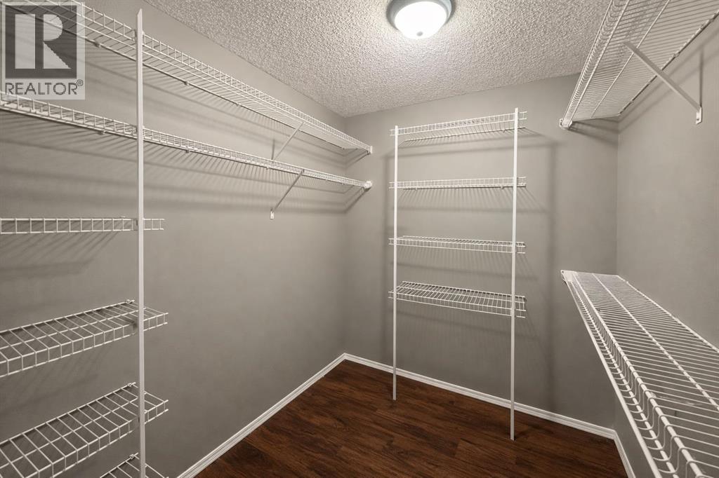 Single Family House for Sale in  Country Hills Heights NW Country Hills Calgary 