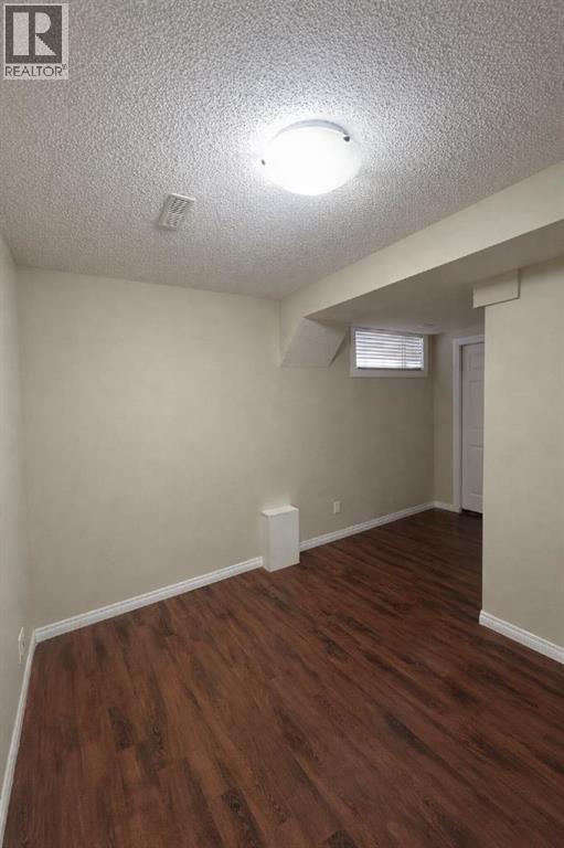 Single Family House for Sale in  Country Hills Heights NW Country Hills Calgary 