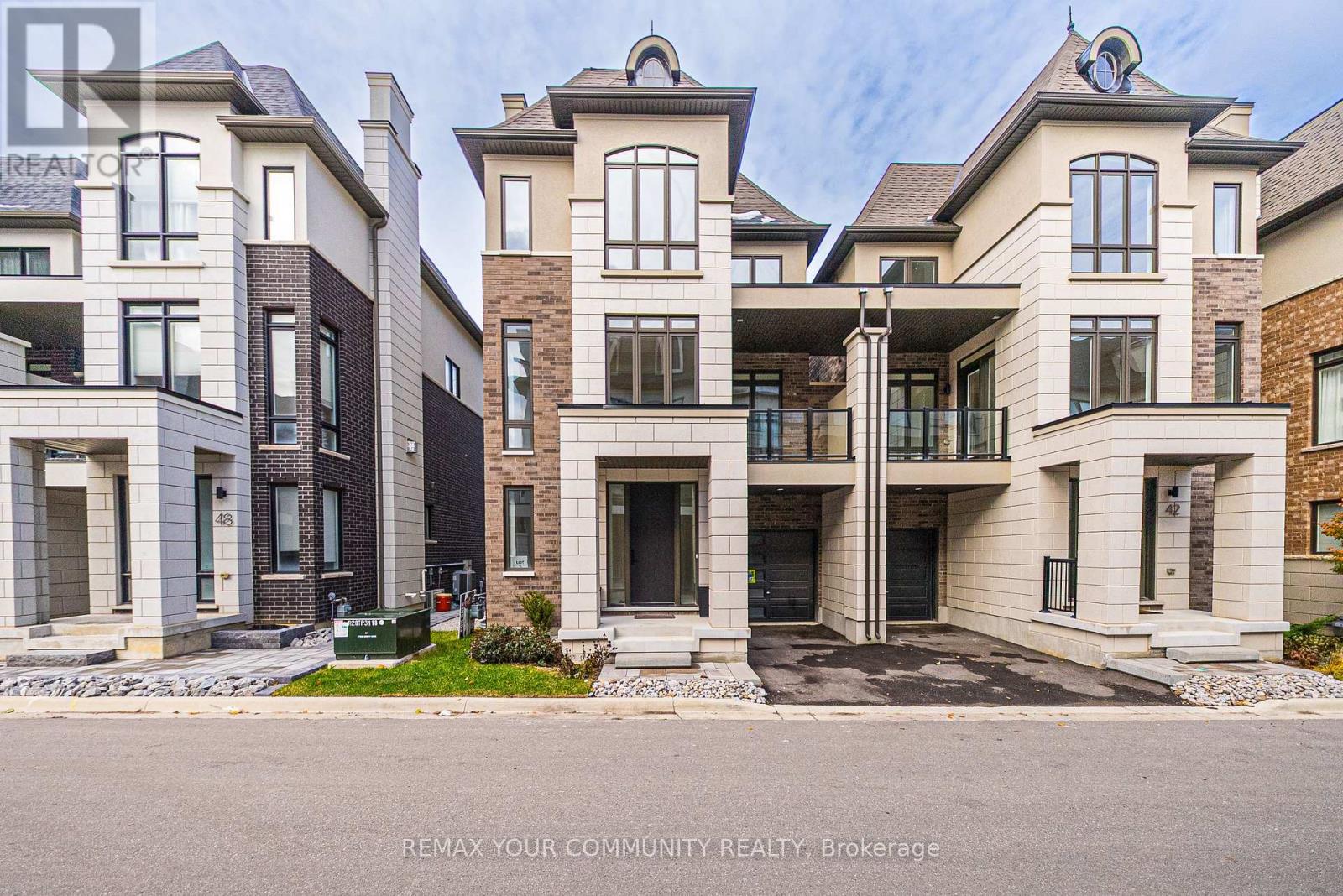 Listing photo of 44 GLOBEMASTER LANE
