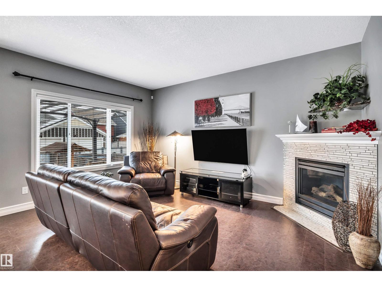 7728 18 AV SW, Edmonton