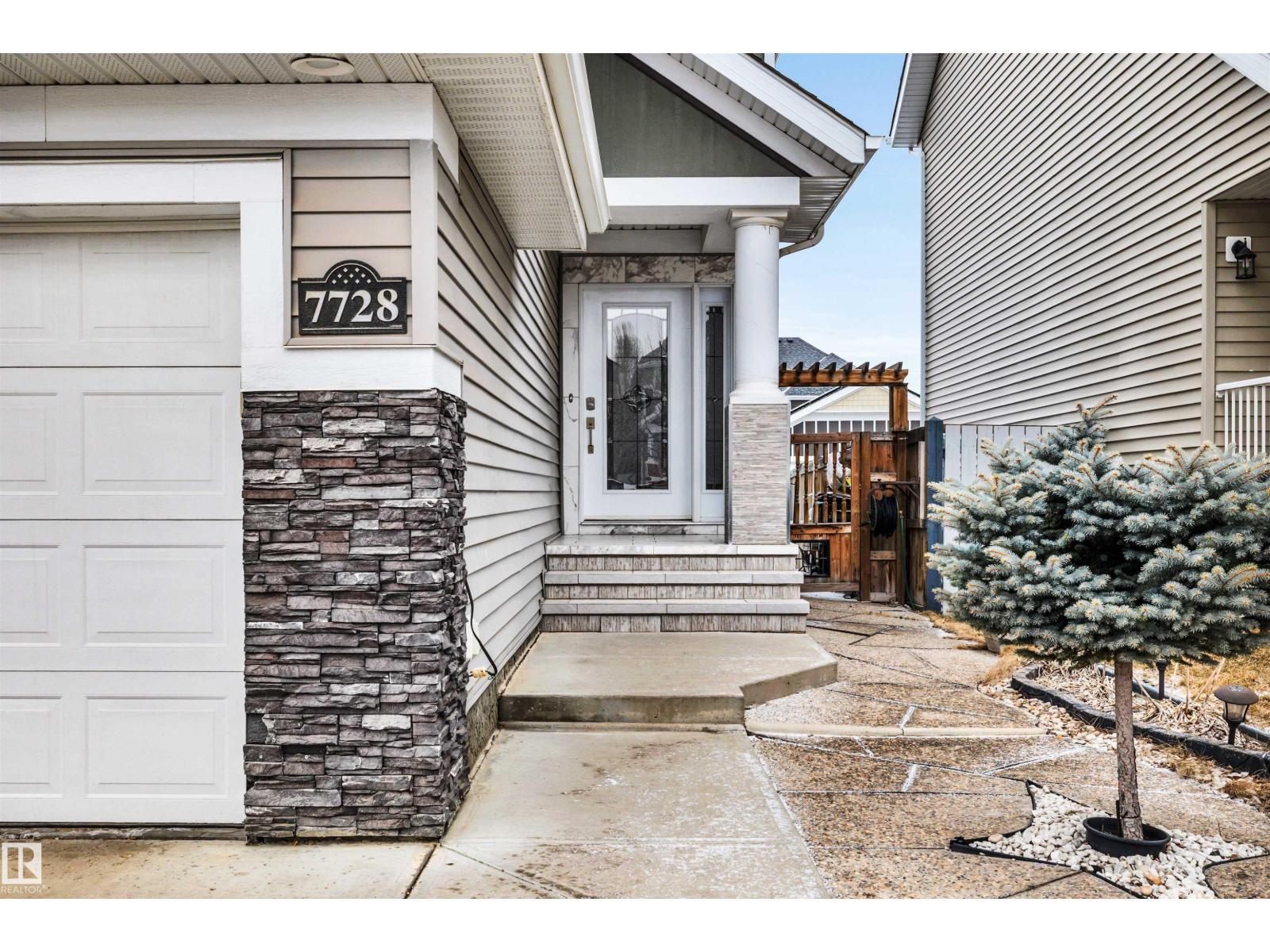 7728 18 AV SW, Edmonton