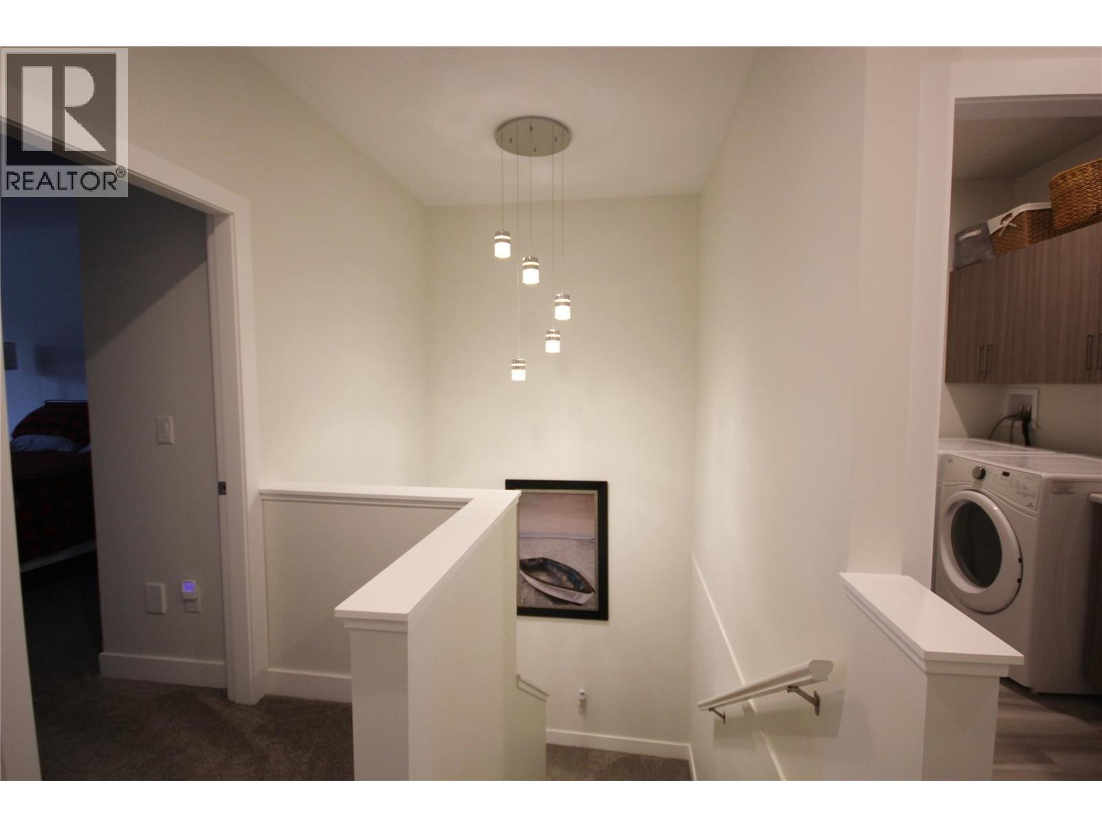 #105 522 EDMONTON AVENUE - 11