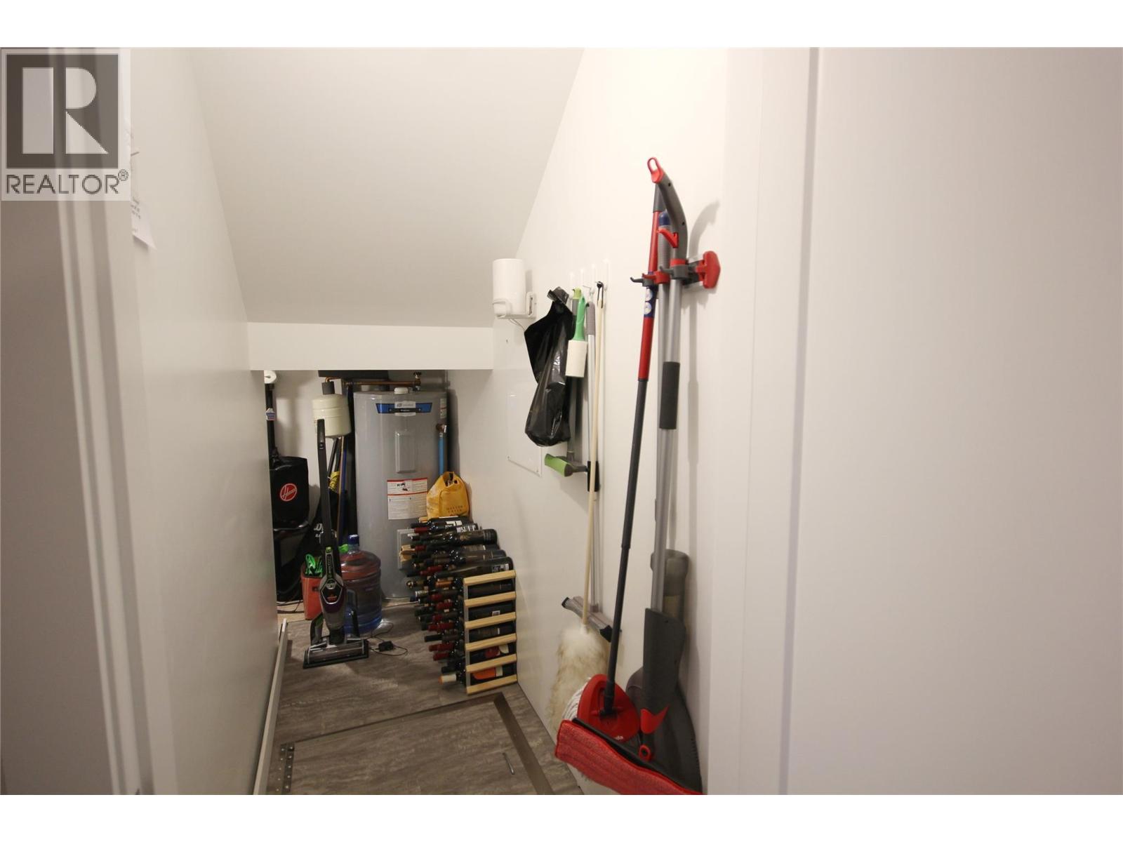 #105 522 EDMONTON AVENUE - 10