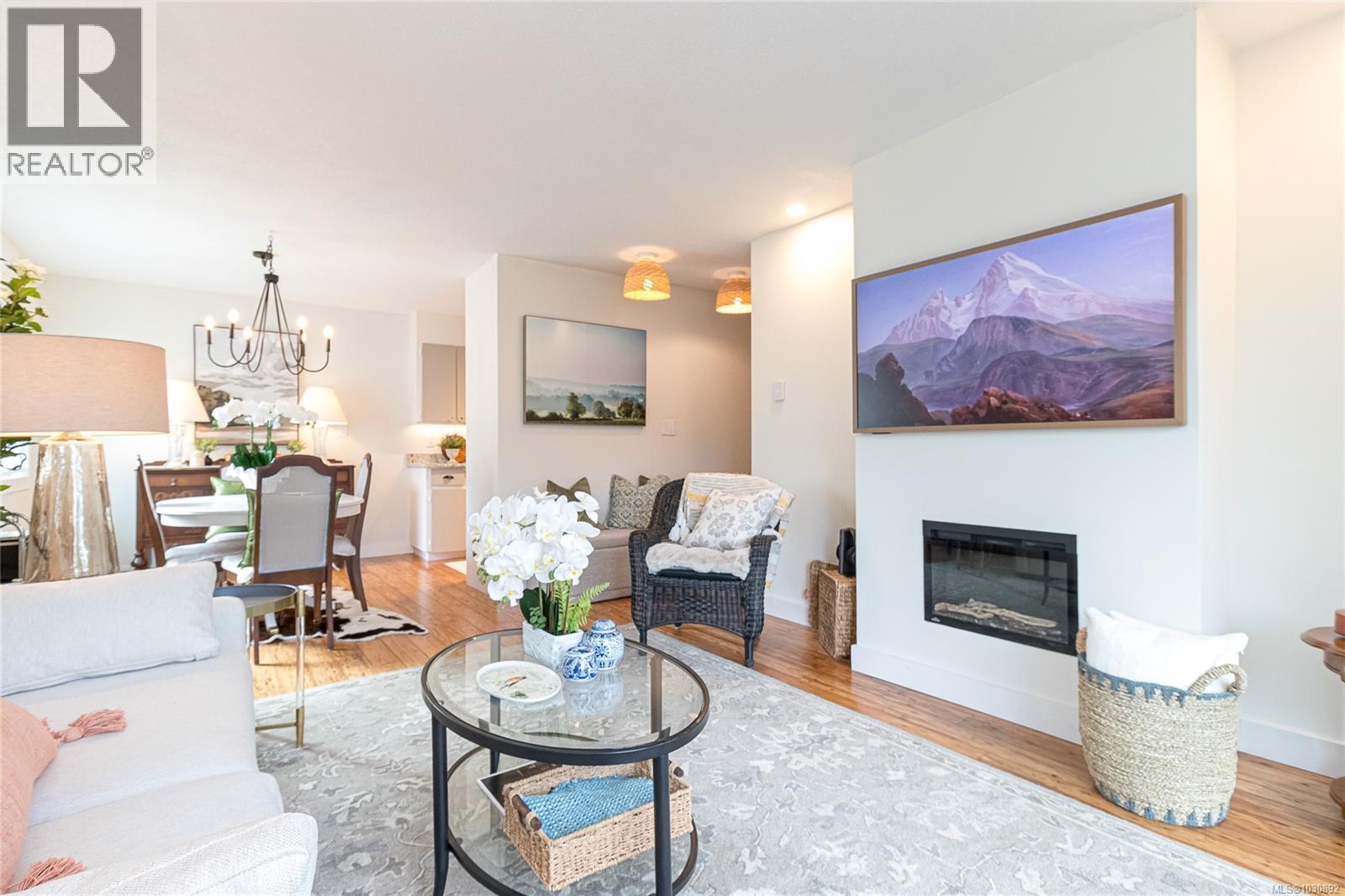 #101 2427 AMHERST AVE - 10