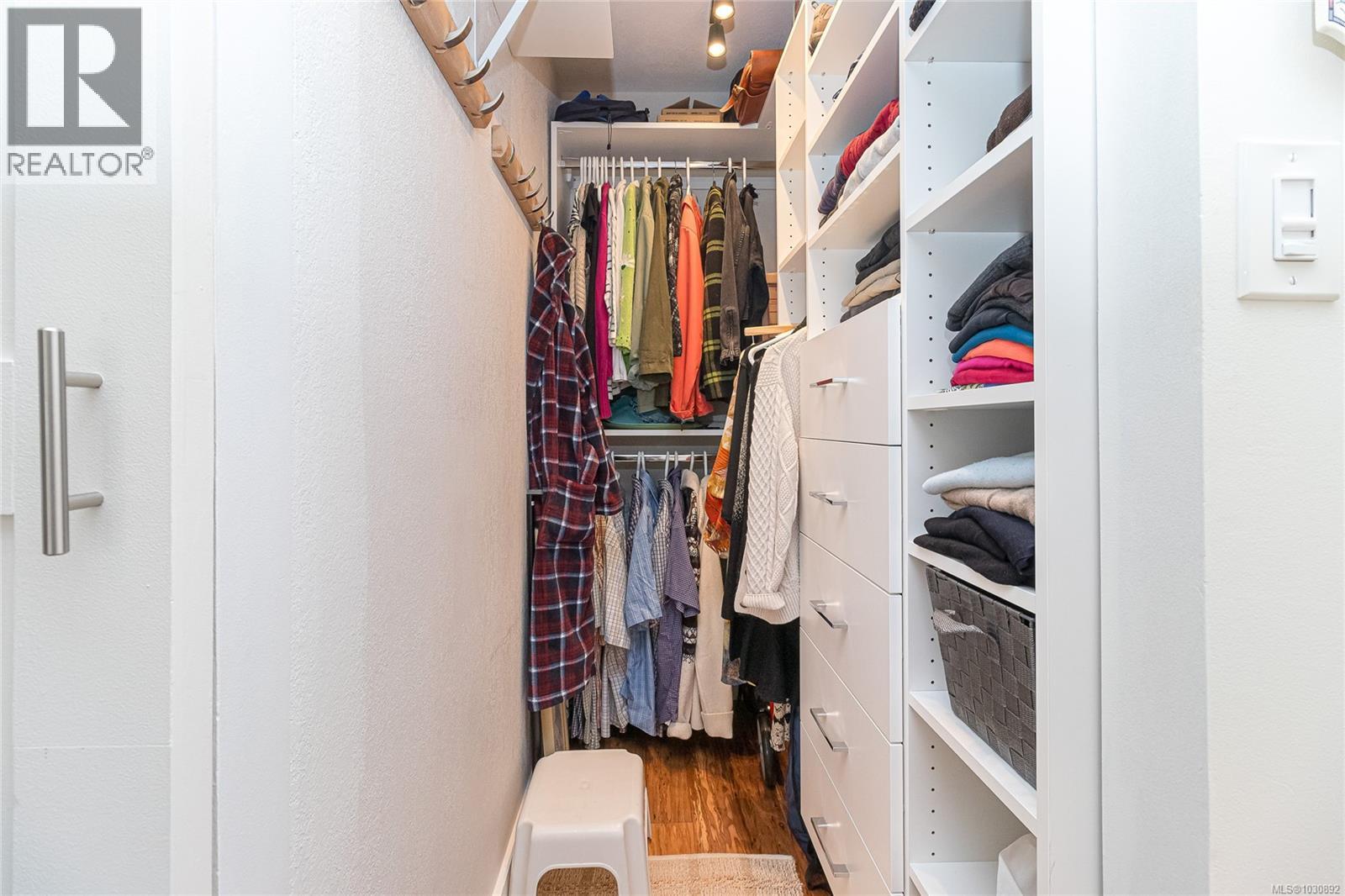 #101 2427 AMHERST AVE - 22