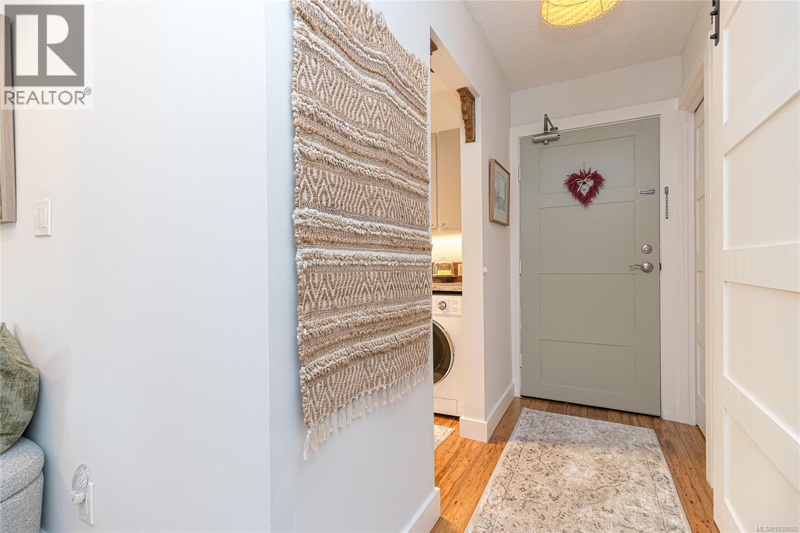 #101 2427 AMHERST AVE - 6