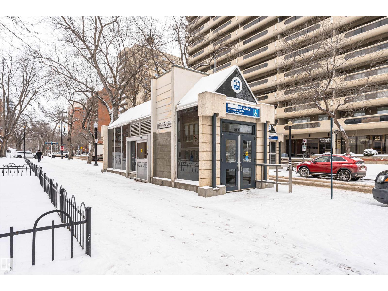 #303 9828 112 ST NW - 35