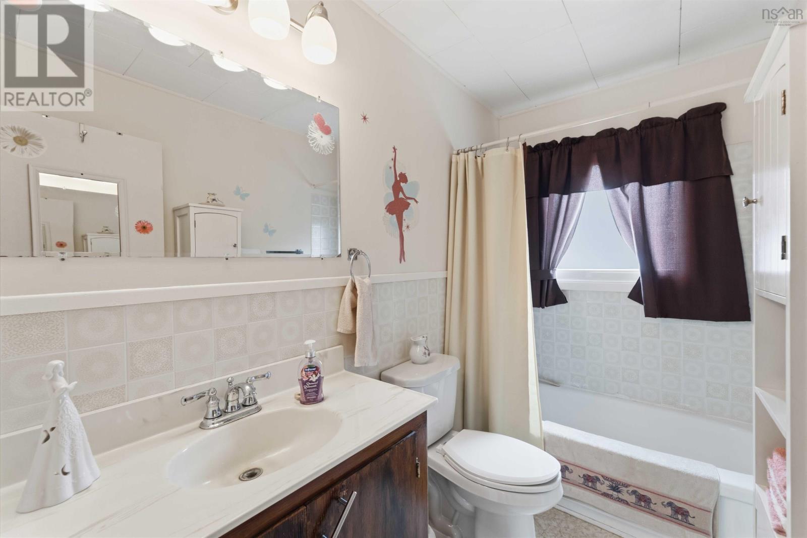 Property 14 of 21 of 3 Inglewood Avenue