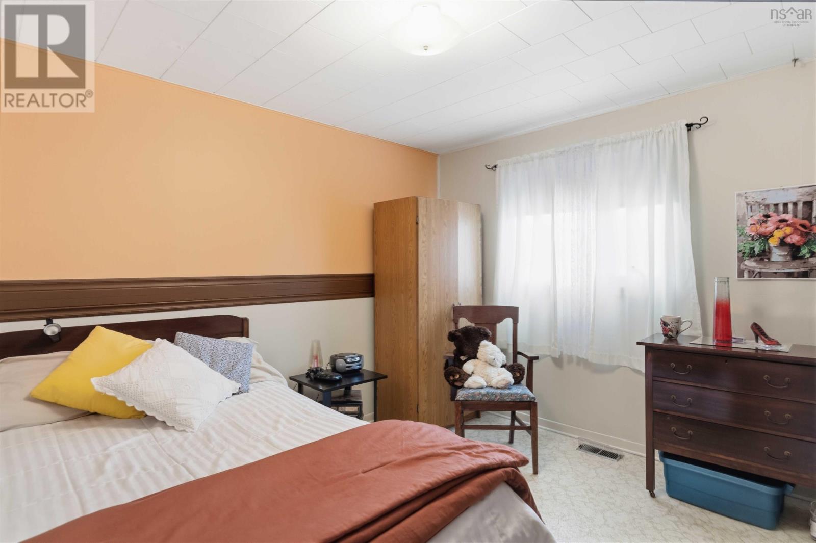 Property 12 of 21 of 3 Inglewood Avenue