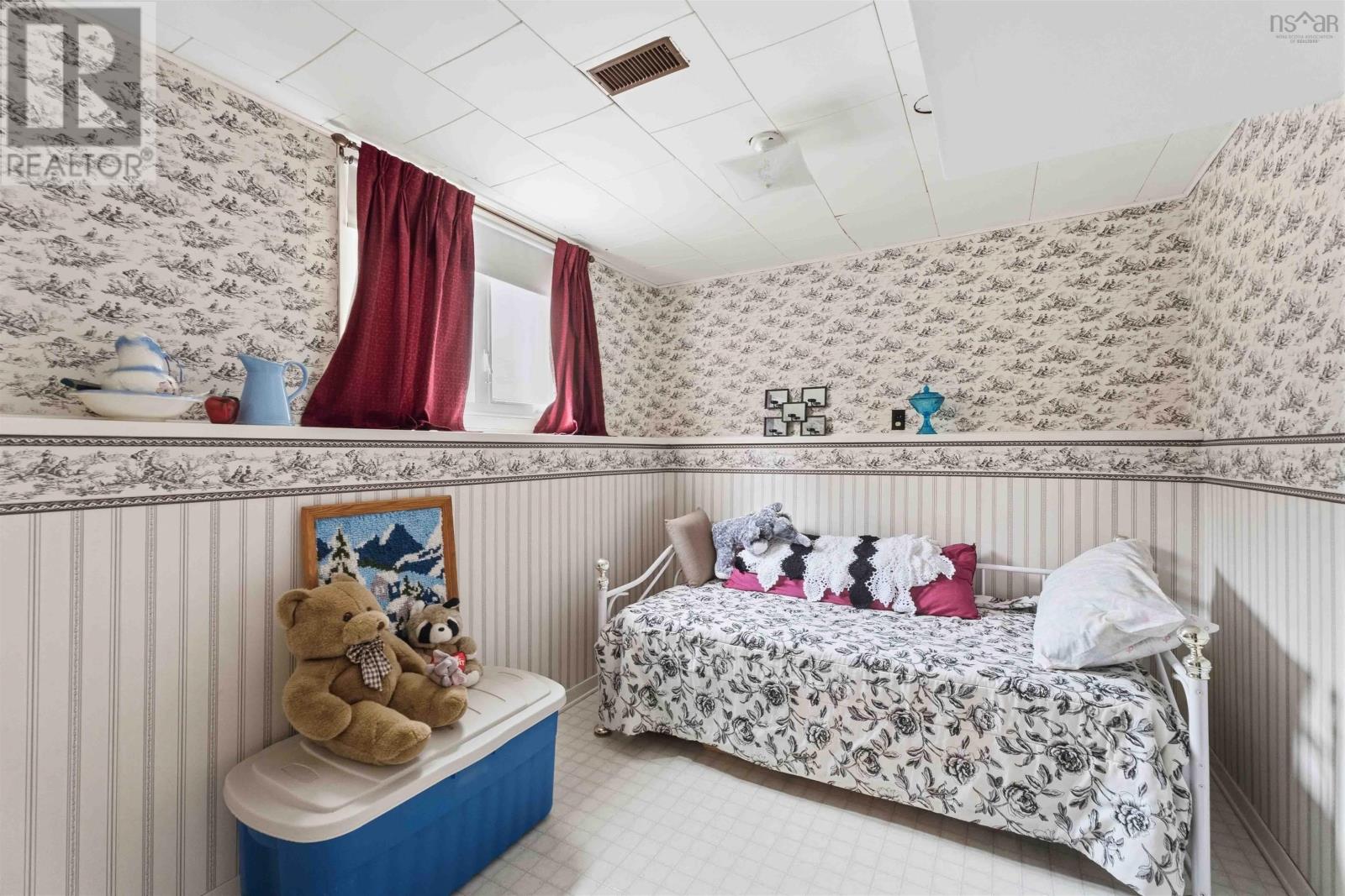 Property 18 of 21 of 3 Inglewood Avenue