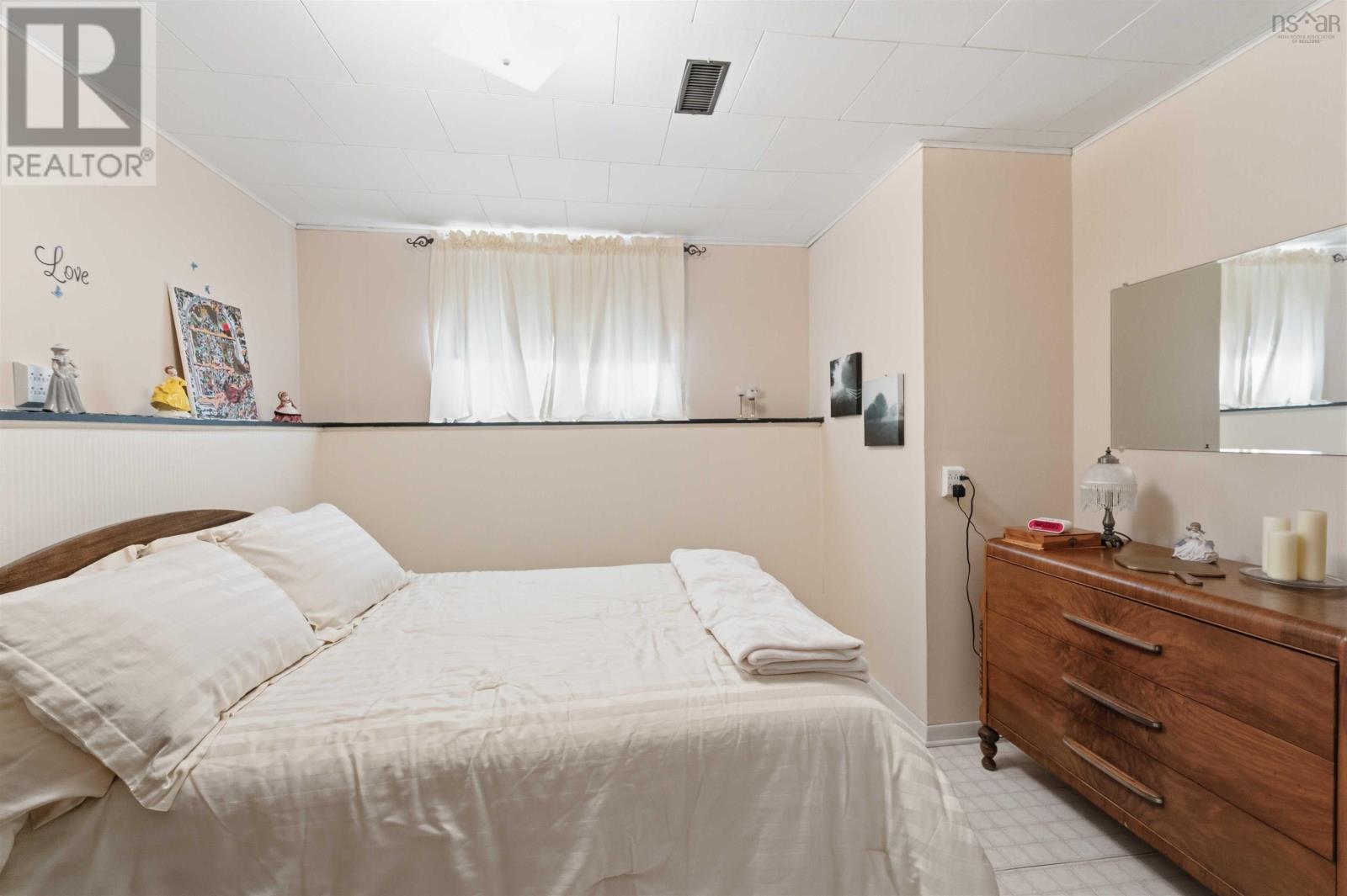 Property 17 of 21 of 3 Inglewood Avenue