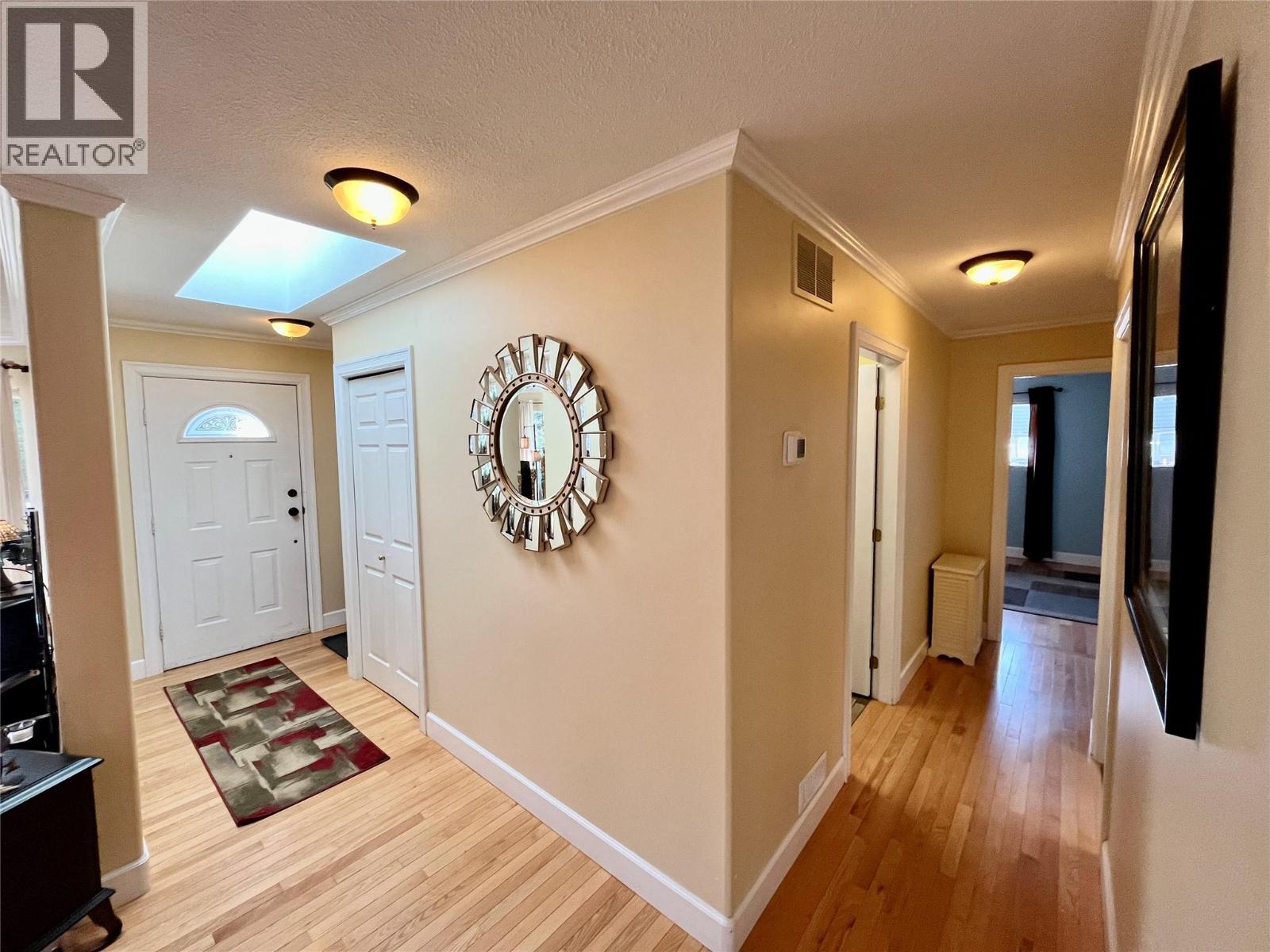 421 Oak Avenue, Sicamous