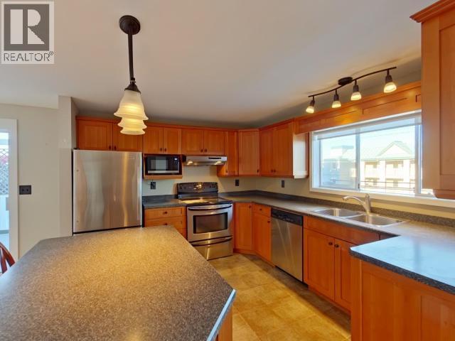 4516 MARINE AVE, Powell River