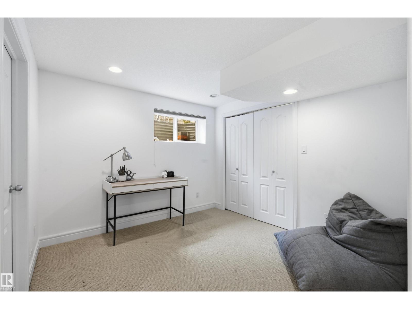 926 THOMPSON PL NW, Edmonton