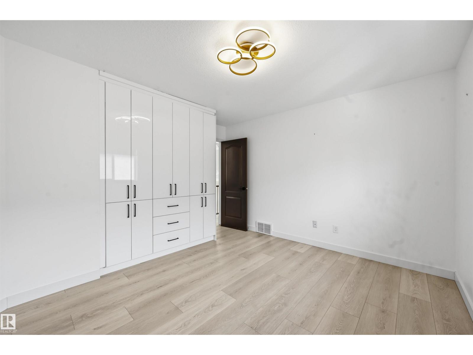 926 THOMPSON PL NW, Edmonton