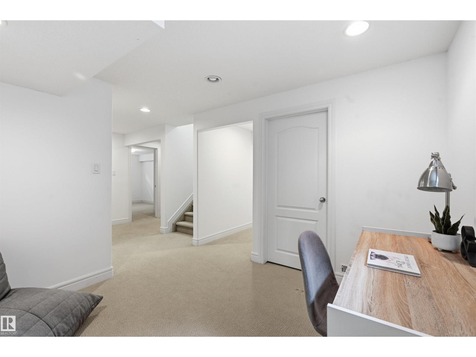 926 THOMPSON PL NW, Edmonton