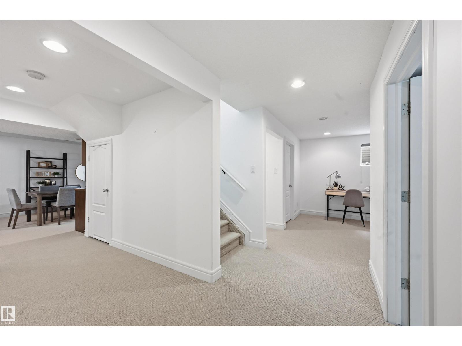 926 THOMPSON PL NW, Edmonton